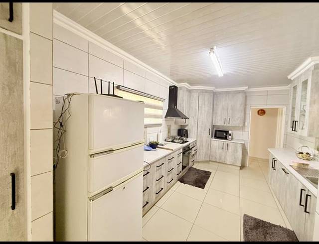 3 BEDROOM HOUSE FOR SALE IN VANDERBIJLPARK SE 6